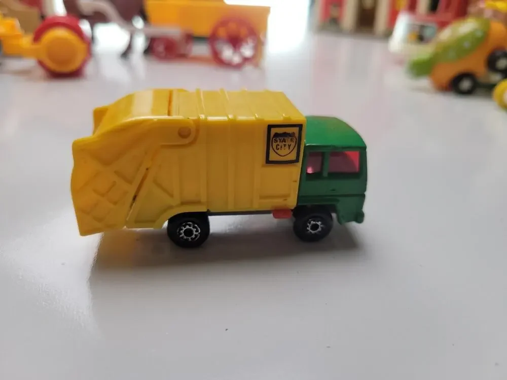 Matchbox MB36 Superfast 1979 Refuse State City Garbage Truck Green Cab